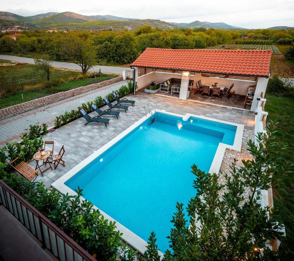 Central Dalmatian Pool&Grill House Gustirna 외부 사진