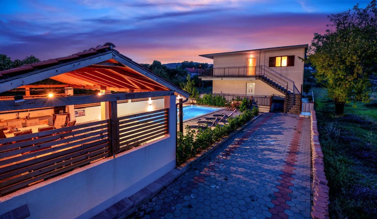 Central Dalmatian Pool&Grill House Gustirna 외부 사진