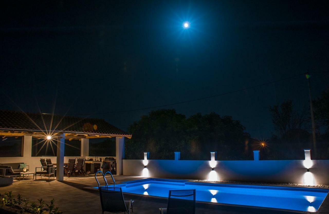 Central Dalmatian Pool&Grill House Gustirna 외부 사진