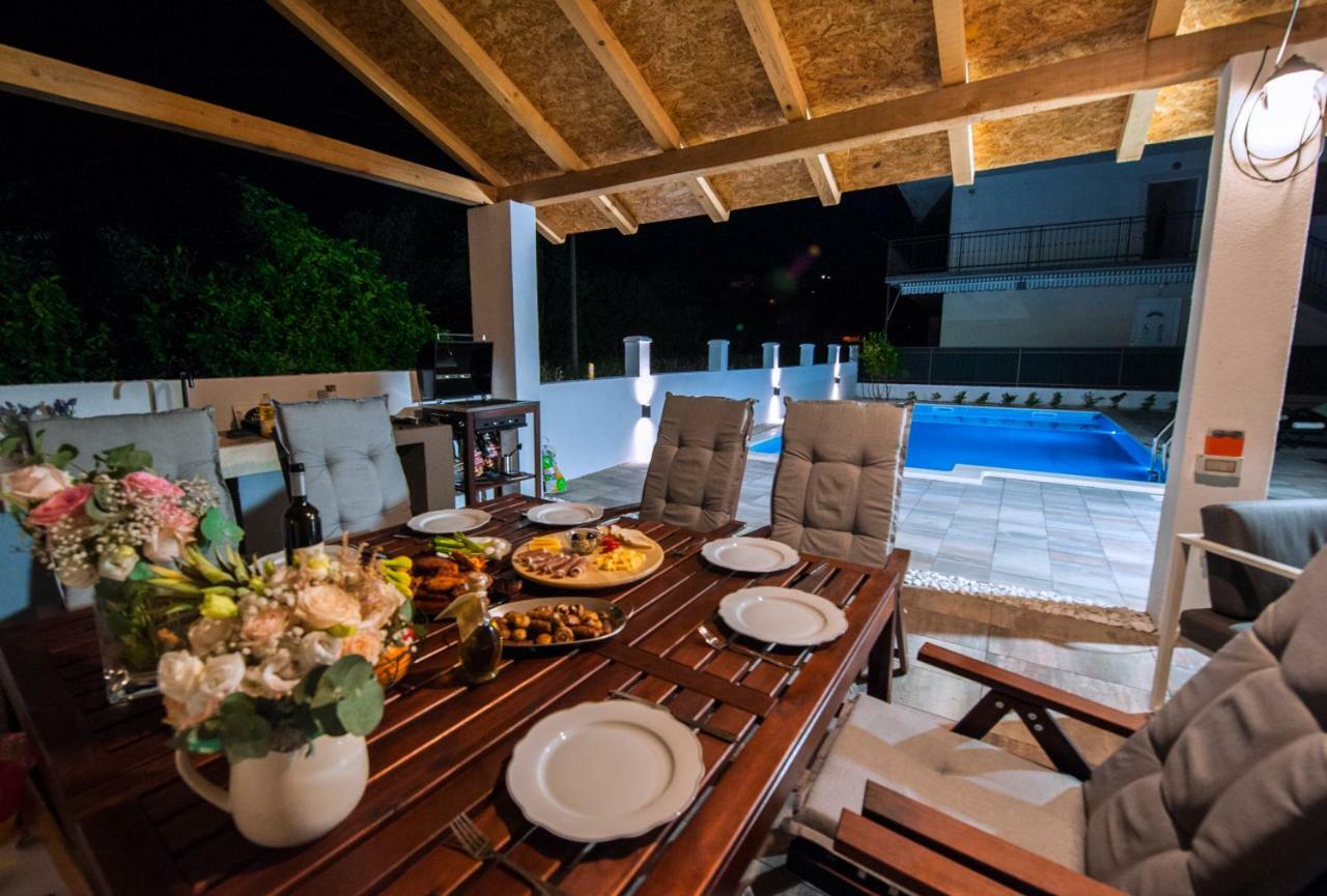 Central Dalmatian Pool&Grill House Gustirna 외부 사진